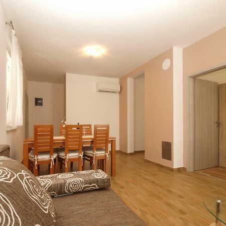 4 Stars Apartments-Pikula فاجانا المظهر الخارجي الصورة