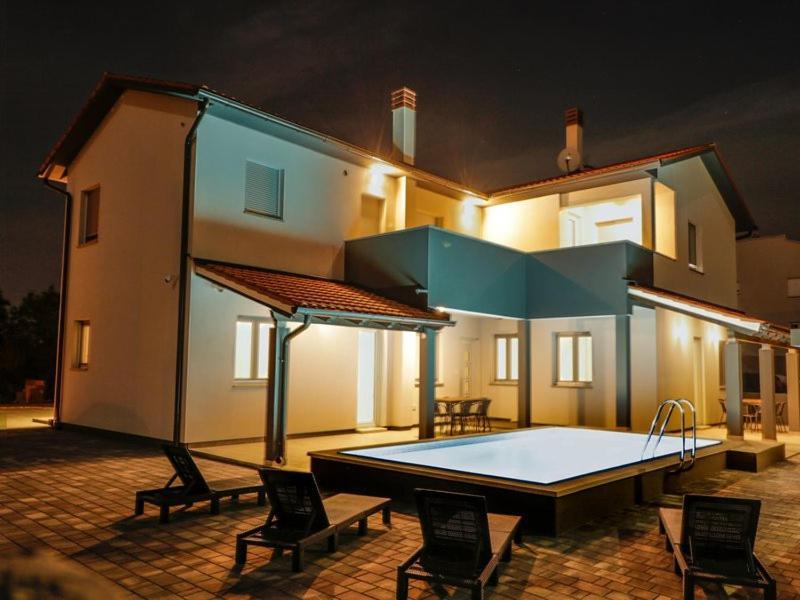 4 Stars Apartments-Pikula فاجانا المظهر الخارجي الصورة