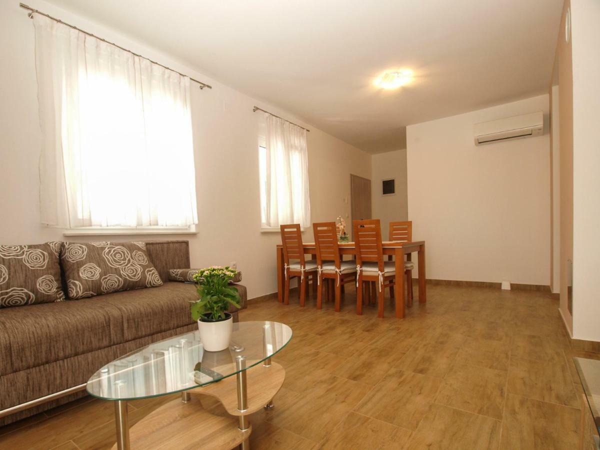4 Stars Apartments-Pikula فاجانا المظهر الخارجي الصورة