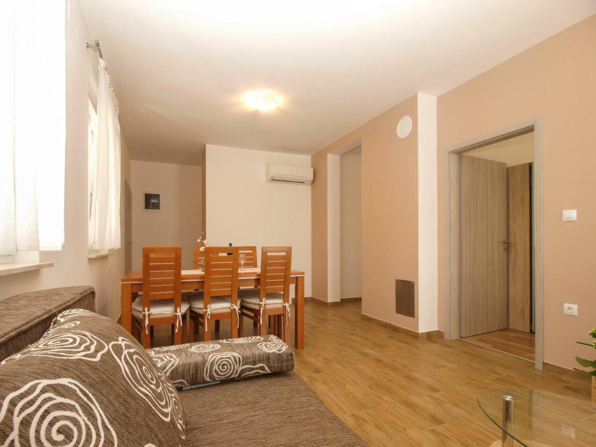 4 Stars Apartments-Pikula فاجانا المظهر الخارجي الصورة
