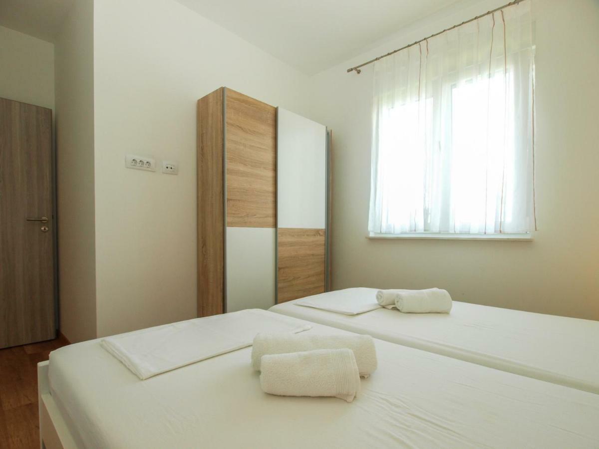 4 Stars Apartments-Pikula فاجانا المظهر الخارجي الصورة
