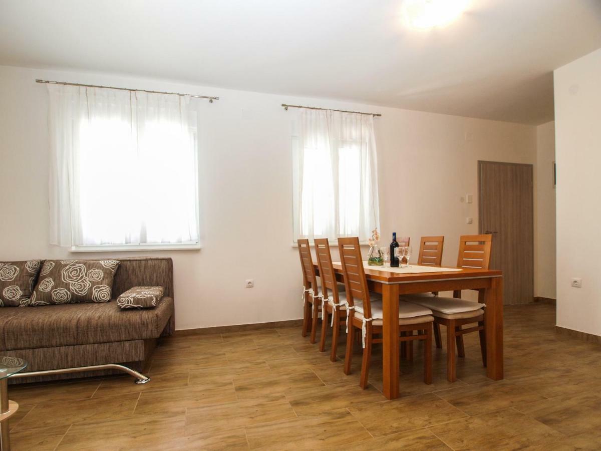 4 Stars Apartments-Pikula فاجانا المظهر الخارجي الصورة