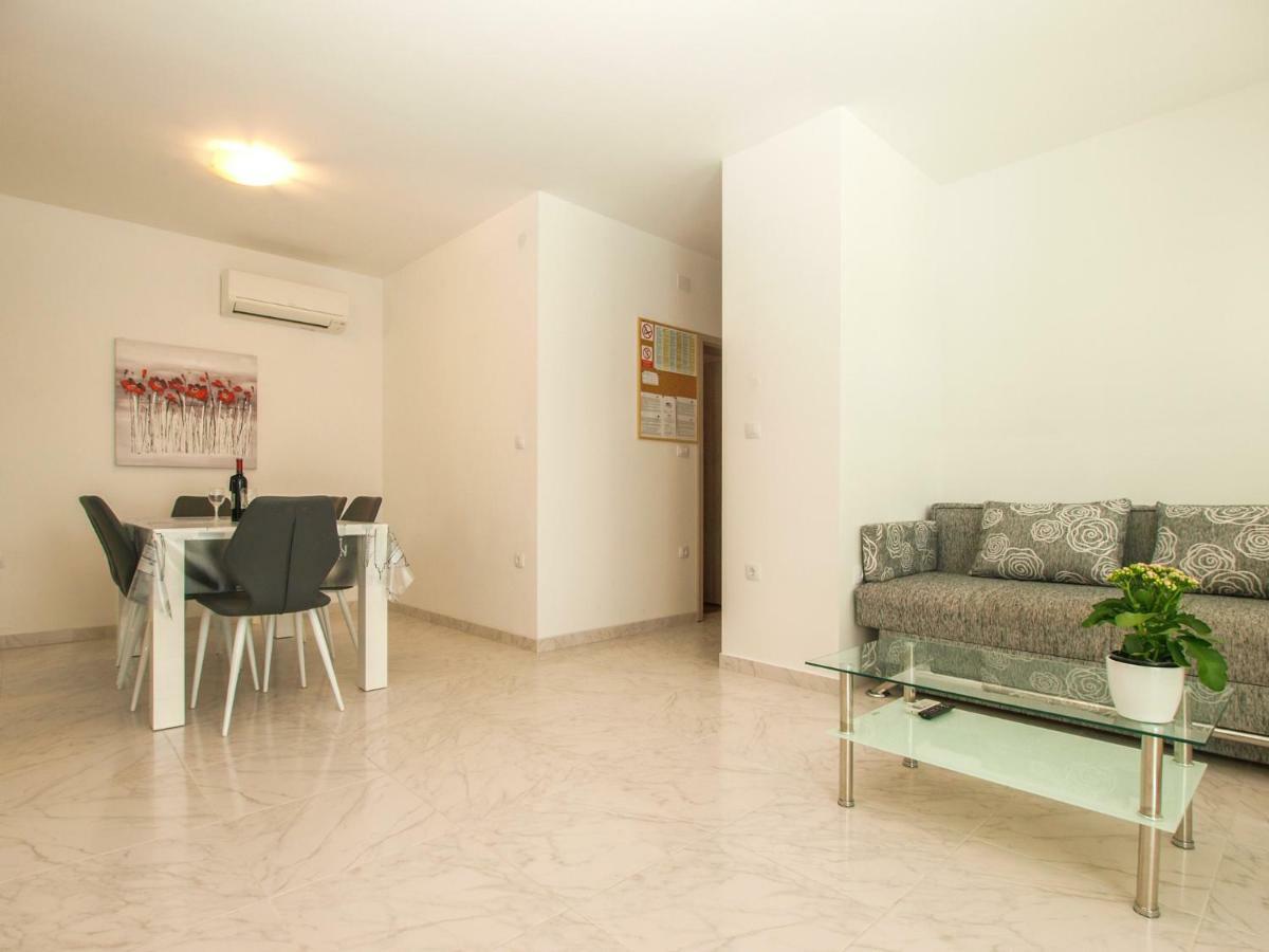 4 Stars Apartments-Pikula فاجانا المظهر الخارجي الصورة