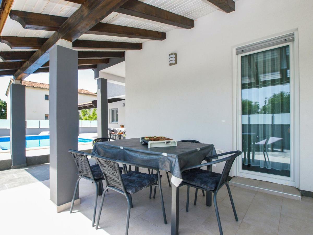 4 Stars Apartments-Pikula فاجانا المظهر الخارجي الصورة