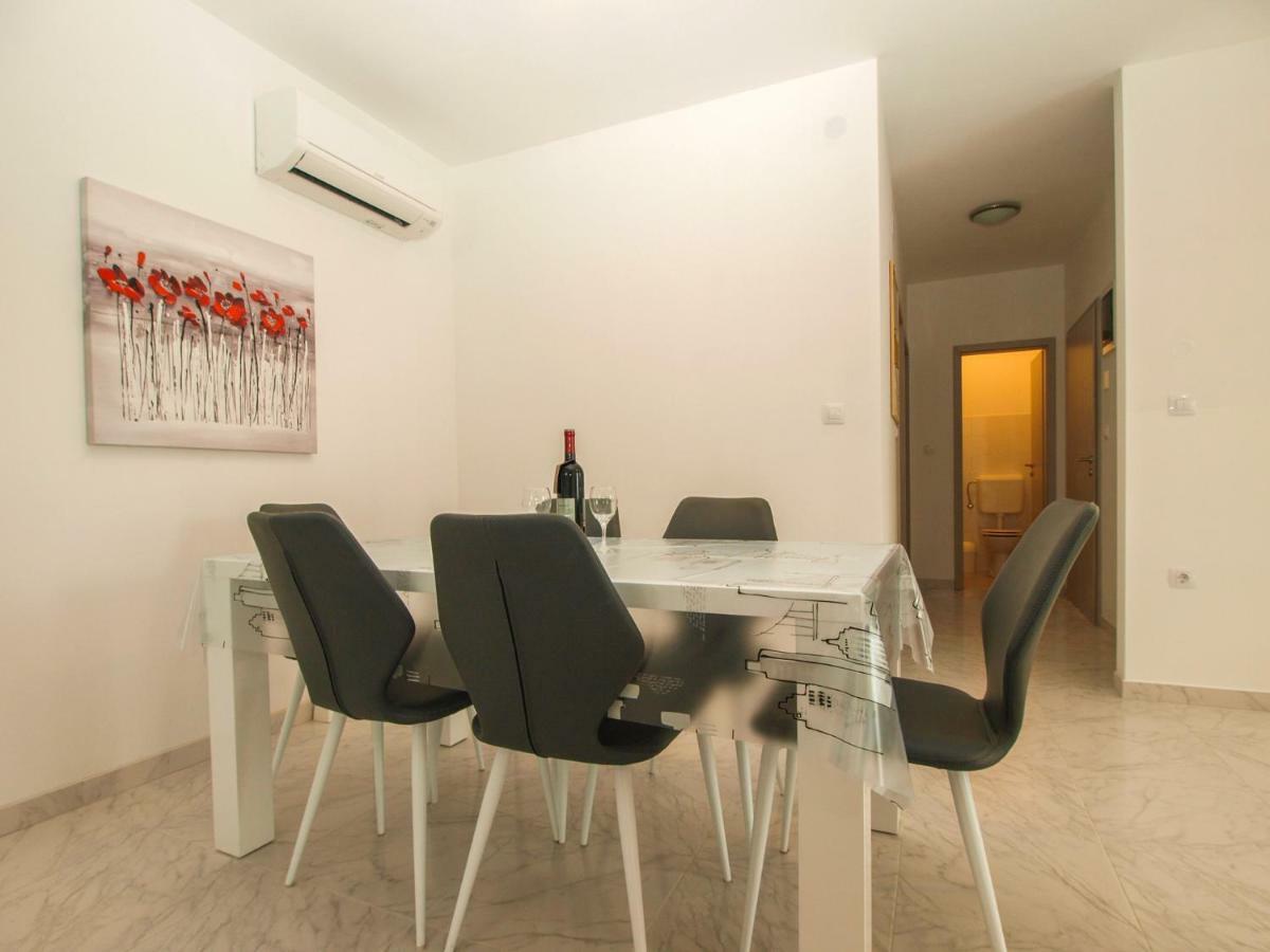 4 Stars Apartments-Pikula فاجانا المظهر الخارجي الصورة