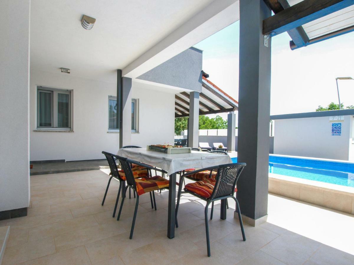 4 Stars Apartments-Pikula فاجانا المظهر الخارجي الصورة