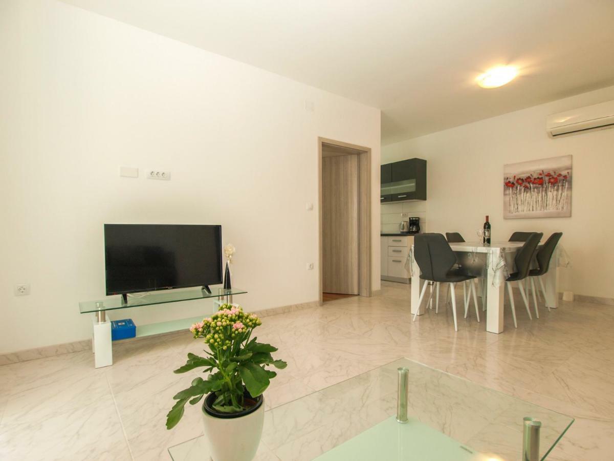 4 Stars Apartments-Pikula فاجانا المظهر الخارجي الصورة