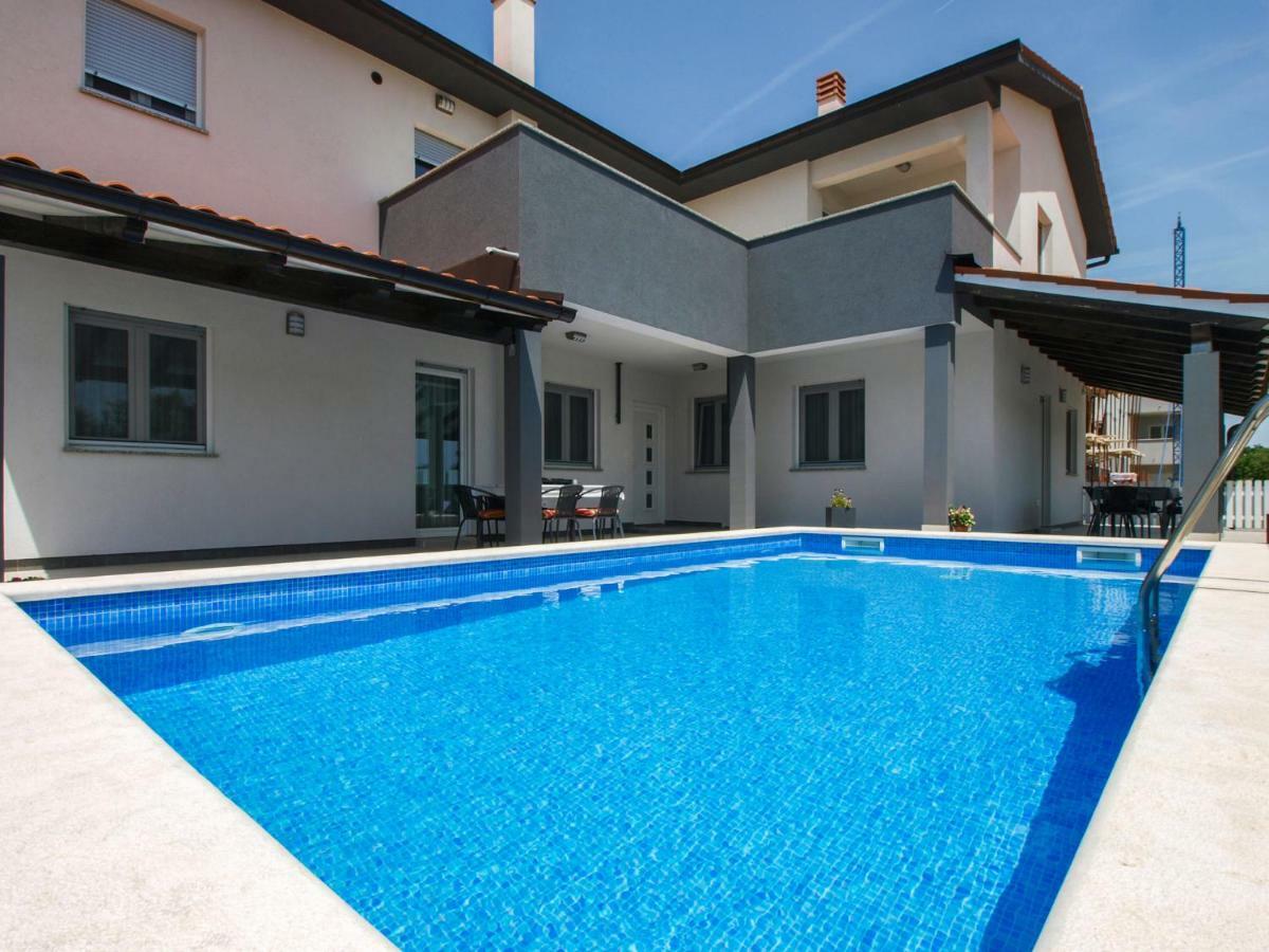 4 Stars Apartments-Pikula فاجانا المظهر الخارجي الصورة