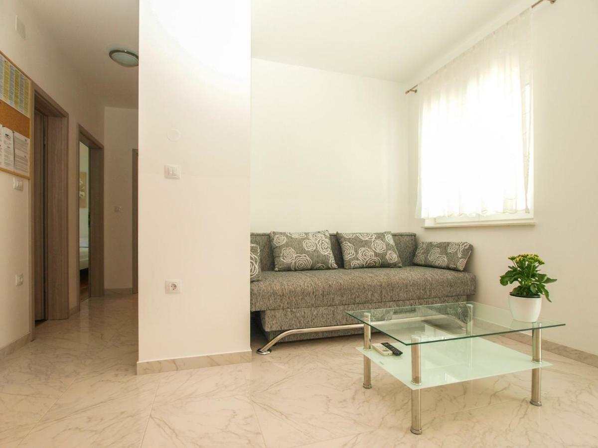 4 Stars Apartments-Pikula فاجانا المظهر الخارجي الصورة