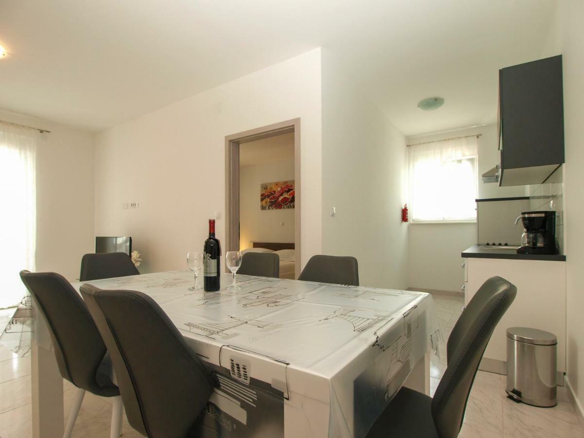 4 Stars Apartments-Pikula فاجانا المظهر الخارجي الصورة