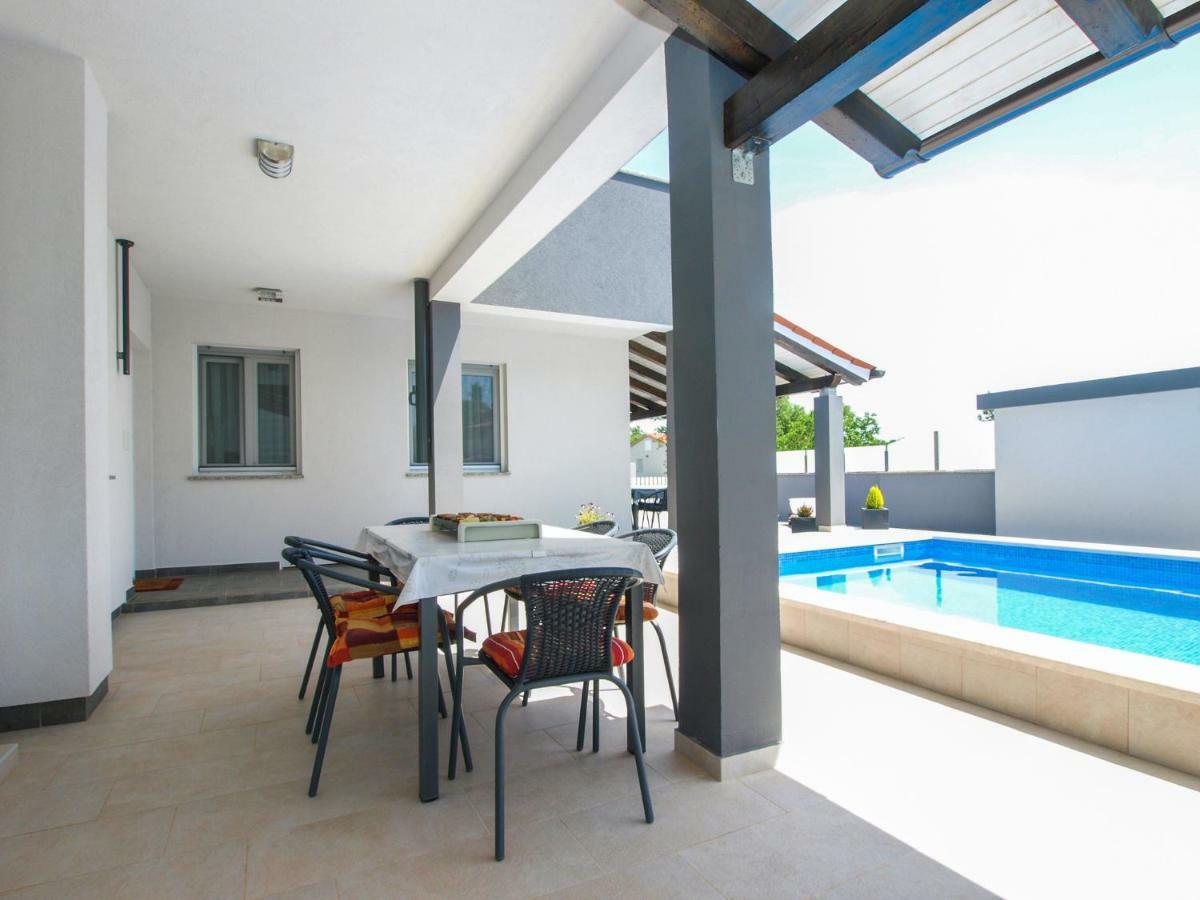 4 Stars Apartments-Pikula فاجانا المظهر الخارجي الصورة
